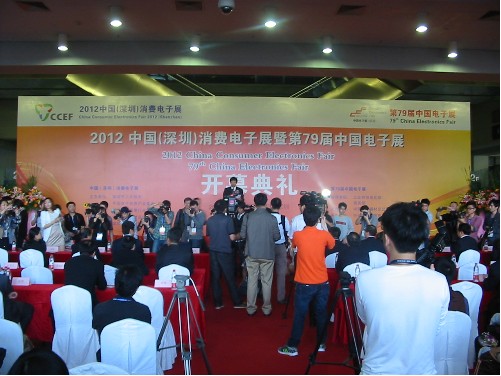 2012中国深圳锂电新能源展开幕 近2000家企业参展